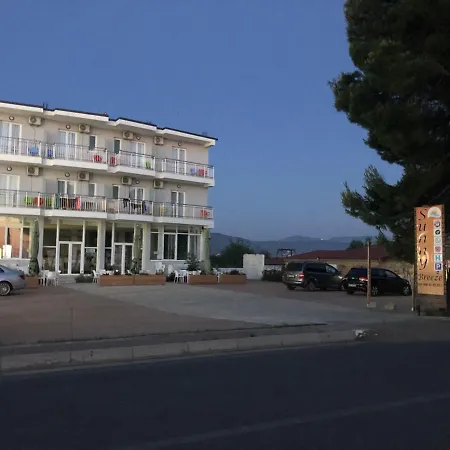 Sunny Breeze Hotel *