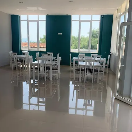 Sunny Breeze Hotel *