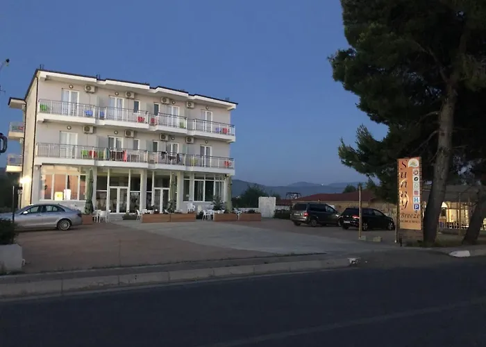 Sunny Breeze Hotel *