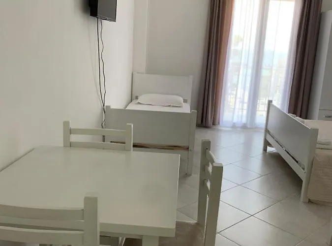 Sunny Breeze Hotel *