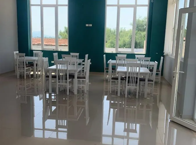 Sunny Breeze Hotel *