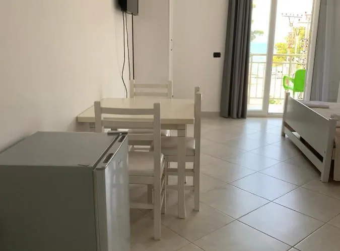 Sunny Breeze Отель Шенджин