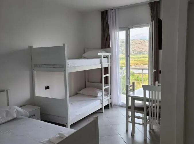 מלון Sunny Breeze *